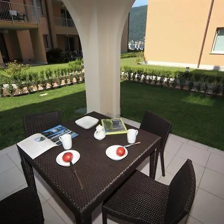 Sleeps 2 Pool Air Con 아파트