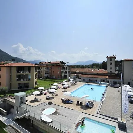 Sleeps 2 Pool Air Con 아파트