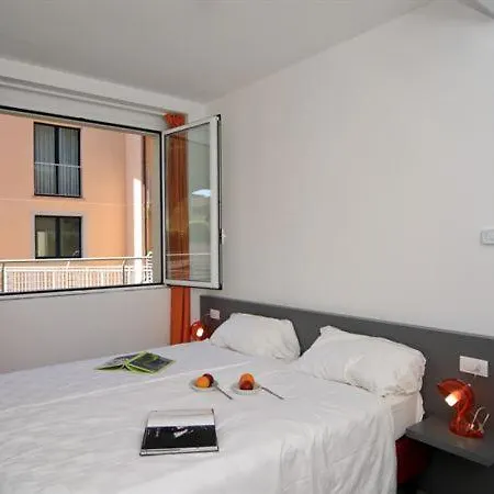 Sleeps 2 Pool Air Con 아파트 *