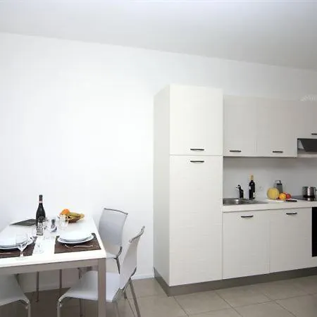 Sleeps 2 Pool Air Con 아파트 *